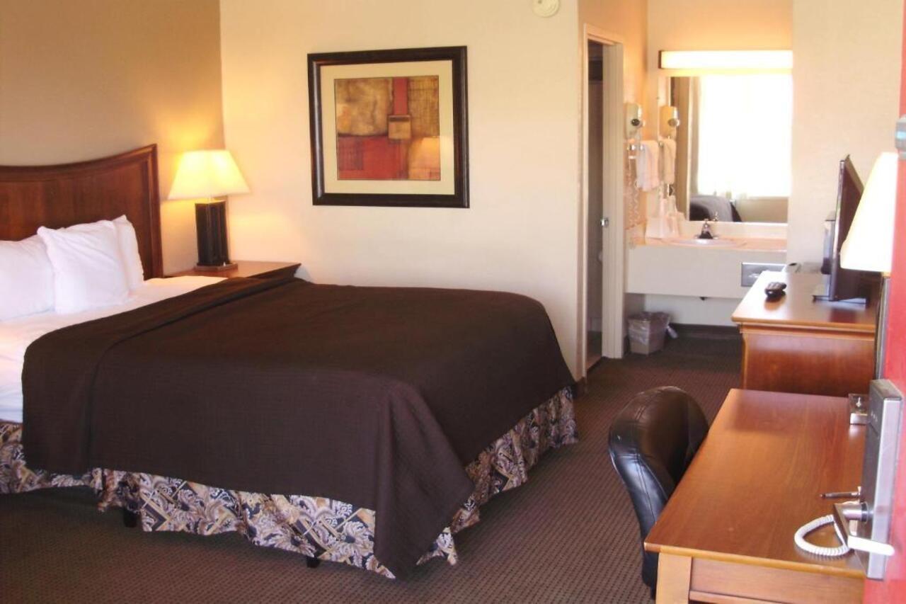 Trade Winds Central Inn Tulsa Eksteriør billede