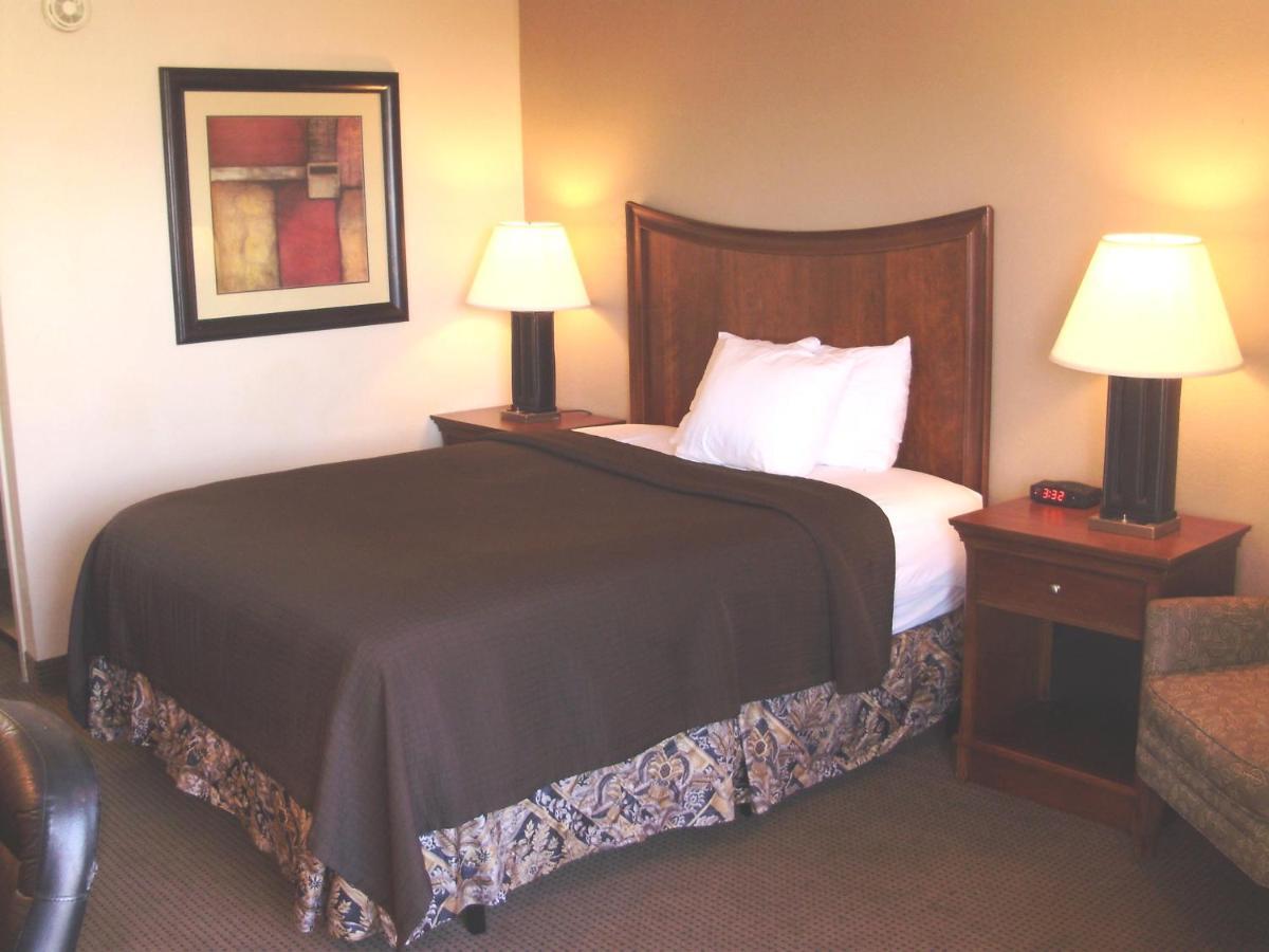 Trade Winds Central Inn Tulsa Eksteriør billede
